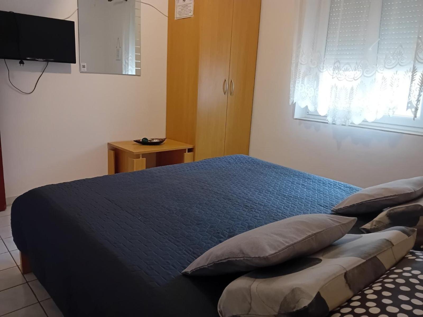 Rooms With A Parking Space Krk - 13553 Vrh  Quarto foto